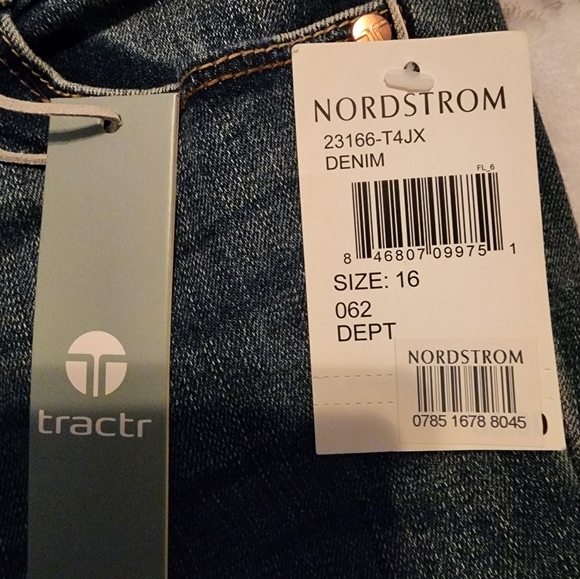 Womens size 16 Tractr jeans, unhemmed bottoms - Picture 3 of 3
